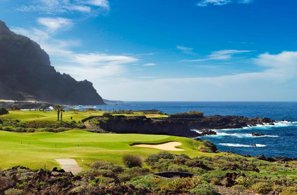 Buenavista Golf, parcours entre falaises et oc&eacute;an Atlantique &agrave; Tenerife